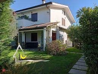 Villa in Vendita in Via Gasparo Gozzi 12 a Vicenza