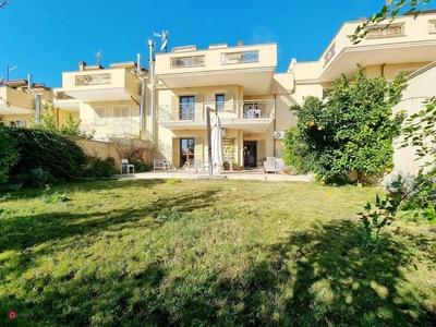 Villa in Vendita in Via Giuseppe Santacroce 35 a Caserta