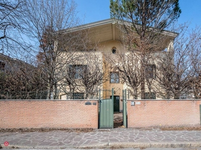 Villa in Vendita in Via Marzabotto a Modena