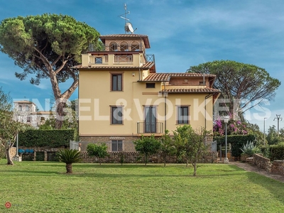 Villa in Vendita in Via Nettunense a Albano Laziale