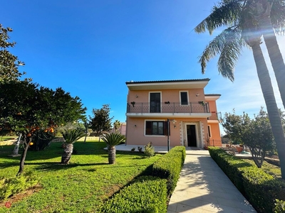 Villa in Vendita in Via Pietro Fillioley a Siracusa