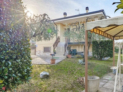 Villa in Vendita in Via Riare 2 a Lazise