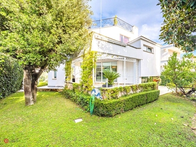 Villa in Vendita in Via Rio Marina a Fiumicino