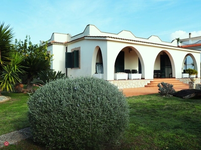 Villa in Vendita in Villaggio mediterraneo a Terracina