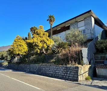 VILLA SINGOLA A MANDELLO DEL LARIO