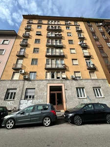 Casa a Milano in Via Giambellino , Frattini