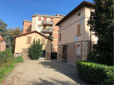 Casa indipendente in Vendita in Via Matilde di Canossa 12 a Reggio Emilia