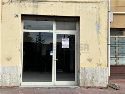 Commerciale - Negozio+magazzino a Caltanissetta