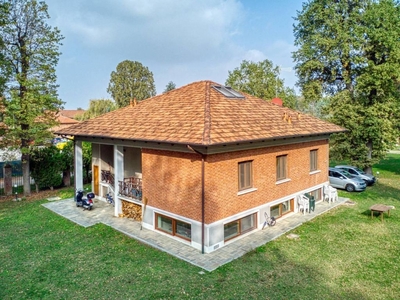 Prestigiosa villa di 262 mq in vendita, Strada Stupinigi, 106, Orbassano, Provincia di Torino, Piemonte