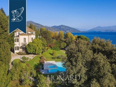Prestigiosa villa di 980 mq in vendita Meina, Italia