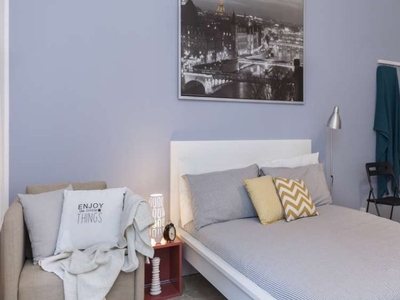 Stanza in appartamento con 3 camere da letto a Cesano Boscone