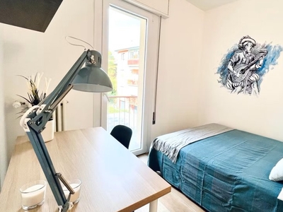 Stanze in affitto in un appartamento con 5 camere da letto a Padova