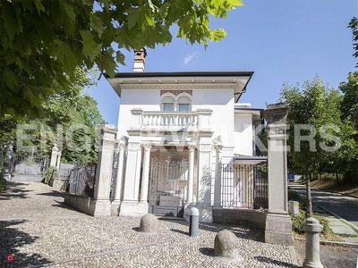 Villa in Vendita in Via Fiume a Varese