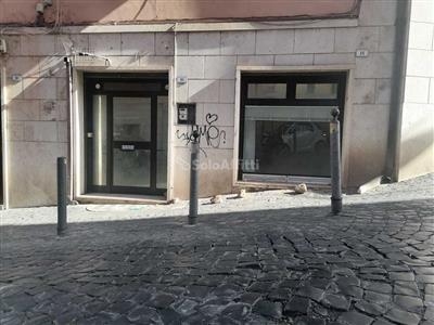 Fondo/negozio - 2 vetrine/luci a Centro Storico, Frascati