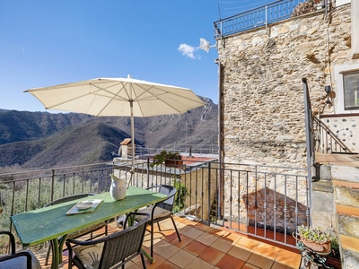 Appartamento 'La Casa Della Lavanda' con vista sulle montagne, terrazza privata e Wi-Fi