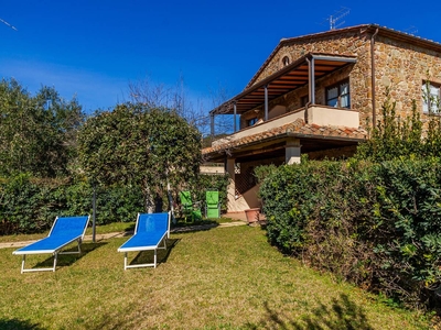 Appartamento 'Villa Rosanna' con terrazza privata, giardino privato e aria condizionata