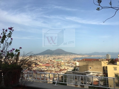 Attico ristrutturato in c.so vittorio emanuele napoli, Napoli