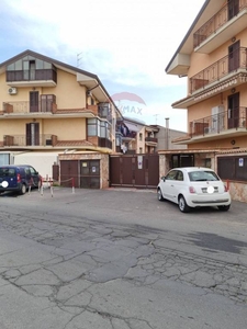 Garage in vendita a Gravina di Catania via valle allegra, 42