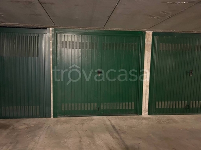Garage in vendita a Maccagno con Pino e Veddasca piazzale Franciscos Granados, 1