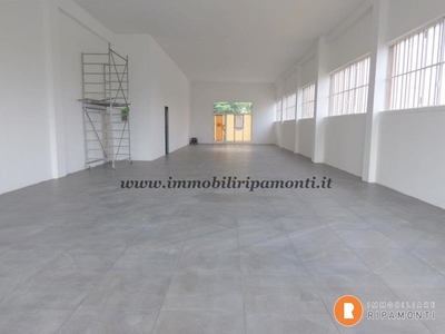 Laboratorio in Vendita a Lecco, 235'000€, 200 m²