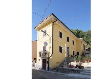Villa in vendita a Goriano Sicoli