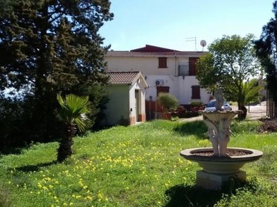 Villa bifamiliare in vendita a Caltagirone