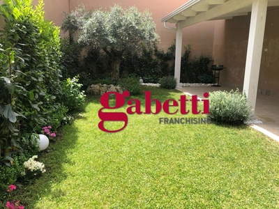 Villa con giardino a Casapulla