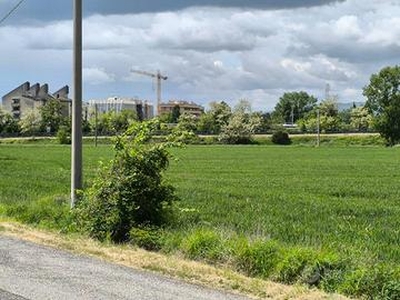 AMPIO TERRENO EDIFICABILE A FOLIGNO