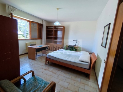 Appartamento in Affitto a Chieti, zona Chieti Scalo Colle Dell'ara, 210€, 80 m², arredato