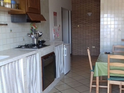 Appartamento in Affitto a Pescara, zona zona universitaria, 260€, 134 m², arredato