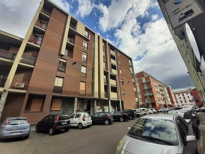 Appartamento in Vendita a Alessandria, zona Borgo Rovereto, 120'000€, 130 m²