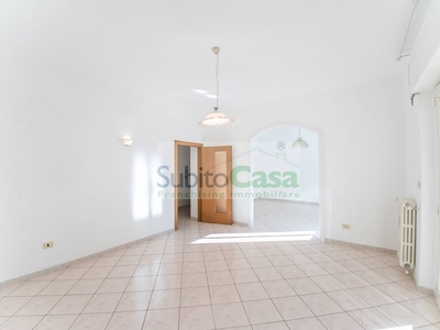 Appartamento in Vendita a Chieti, zona Chieti Centro, 69'900€, 220 m²