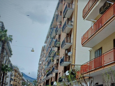 Appartamento in Via Luigi Guercio in zona Gelsi Rossi , Mobilio , Guercio a Salerno