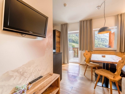 Appartamento 'Sonnleiten Sonnenadler 4' con vista sulle montagne, terrazza privata e Wi-Fi