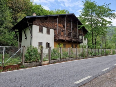 Casa Bi - Trifamiliare in Vendita a Ampezzo