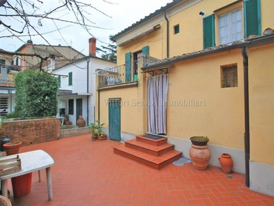 Casa Bi - Trifamiliare in Vendita a Montepulciano Abbadia