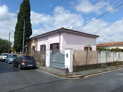 Casa Bi - Trifamiliare in Vendita a Pisa Via Guido Radi,