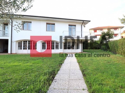 Casa Bi - Trifamiliare in Vendita a Villorba Carità