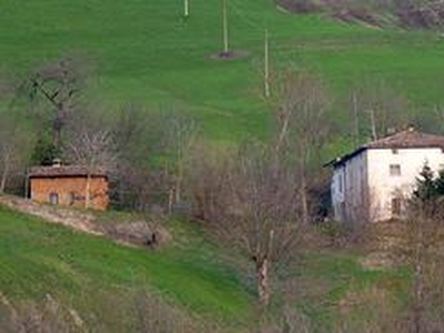 Casa di campagna con stalla, forno e terreni