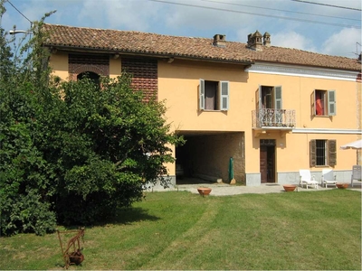 Casa in vendita 4 Stanze da letto a Mombaruzzo