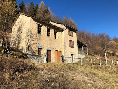 Casa Indipendente a Schignano in Località Traversina, Schignano