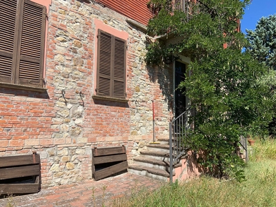 Casa indipendente di 200 mq in vendita - Montecalvo Versiggia