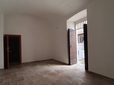 Casa Indipendente in Affitto a L'Aquila, zona Centro storico, 2'500€, 330 m²
