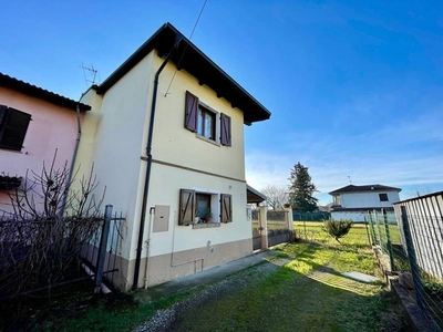 Casa Indipendente in Vendita a Alessandria, zona Mandrogne, 135'000€, 100 m²