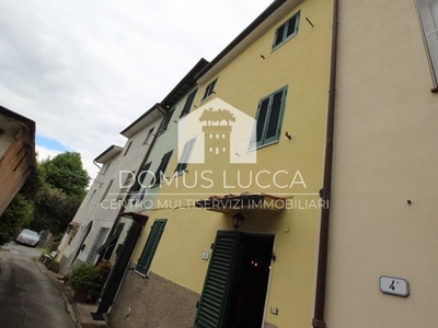 Casa Indipendente in Vendita a Lucca, zona Meati, 156'000€, 85 m²