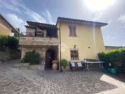 CASA SEMINDIPENDENTE A ASSISI