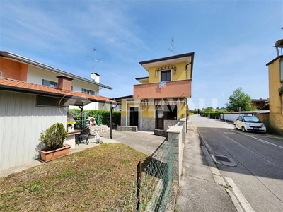 Casa singola in Via Tolmezzo 5 in zona Villotta a Chions