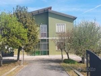 Ceregnano.; casa indipendente composta da 2 unità