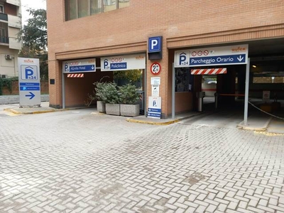 Garage / Posto auto in Via Zaccherini Alvisi 12 a Bologna