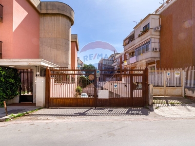 Immobile commerciale in Affitto a Palermo, zona Cruillas, 1'500€, 320 m²